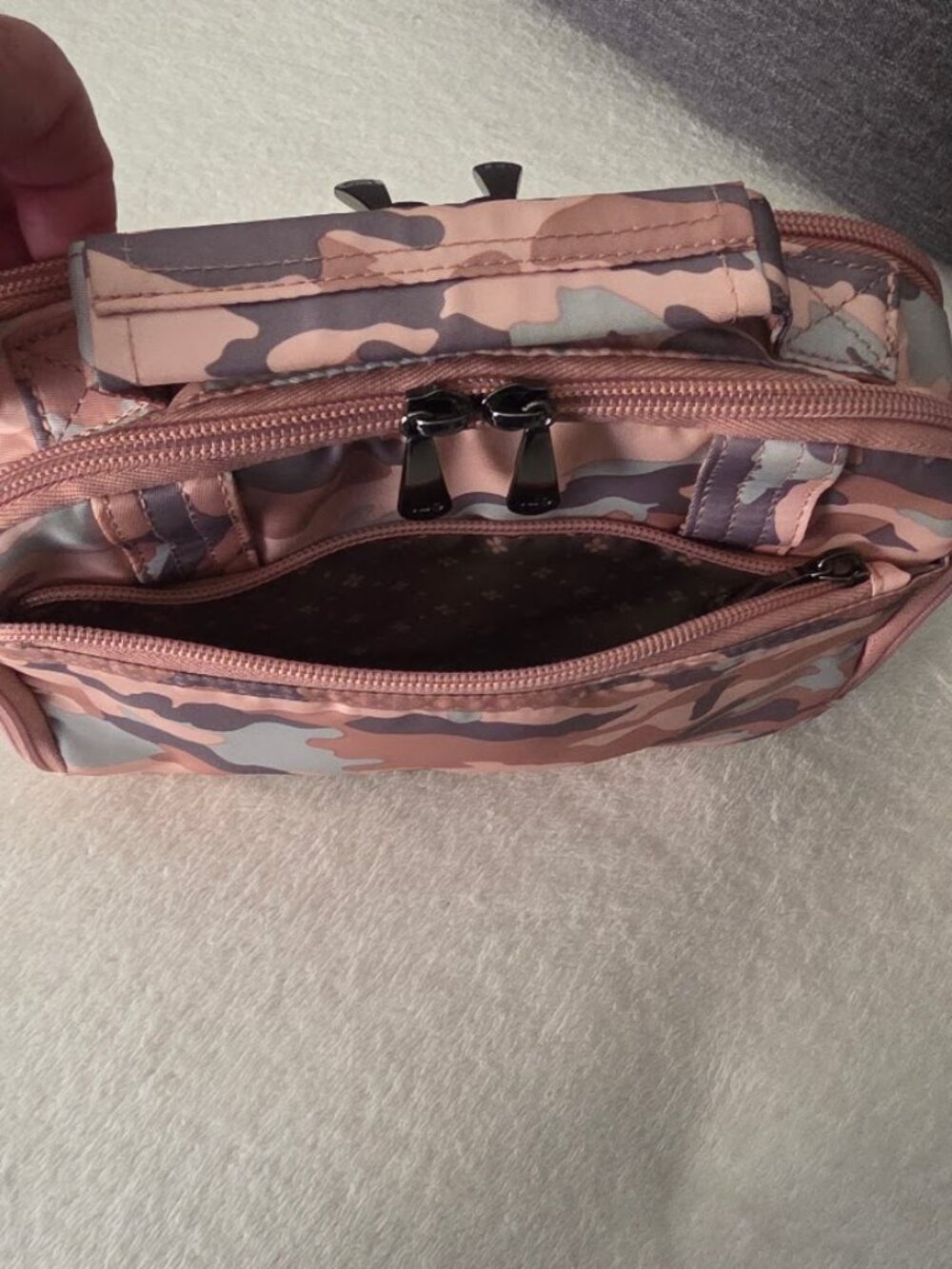 Lug CAMO ROSE Roundabout XL Crossbody - Picture 12 of 12